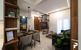 P Deluxe Suites 8